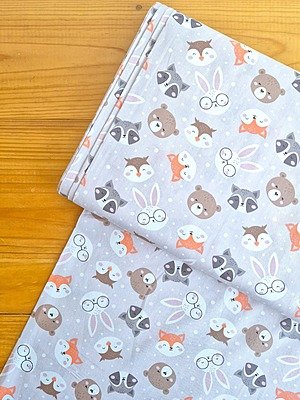 Tela Sarga Caras de Animales del Bosque Fondo Gris