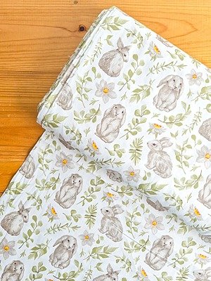 Tela Sarga Conejos y Ramas Verdes