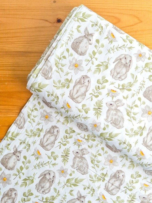 Tela Sarga Conejos y Ramas Verdes