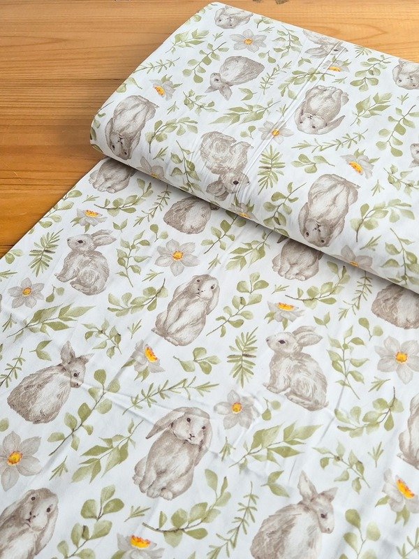 Tela Sarga Conejos y Ramas Verdes