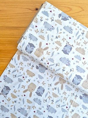 Tela Sarga Conejos, Búhos y Nubes Fondo Blanco