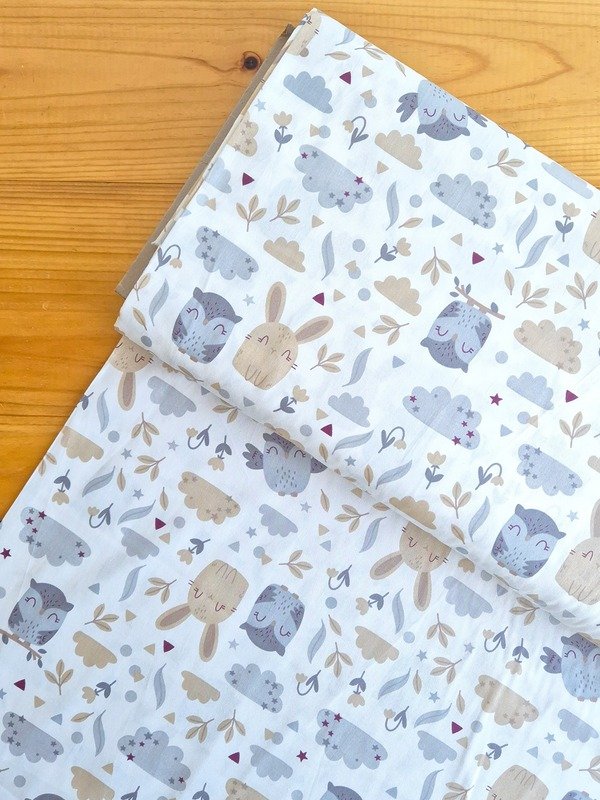 Tela Sarga Conejos, Búhos y Nubes Fondo Blanco