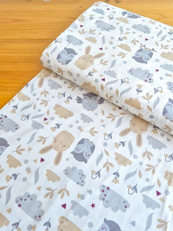 Tela Sarga Conejos, Búhos y Nubes Fondo Blanco