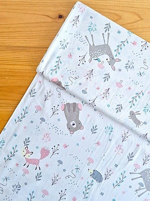 Tela Sarga Oso y Ciervo con Flores Fondo Blanco