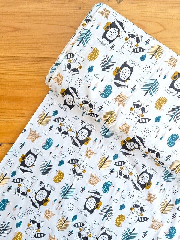 Tela Sarga Mapaches y Pinos del Bosque