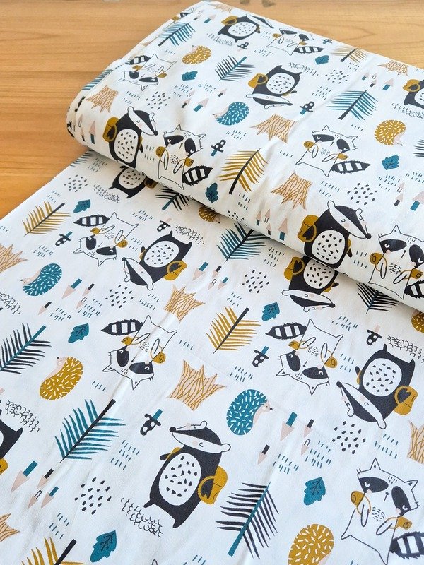 Tela Sarga Mapaches y Pinos del Bosque