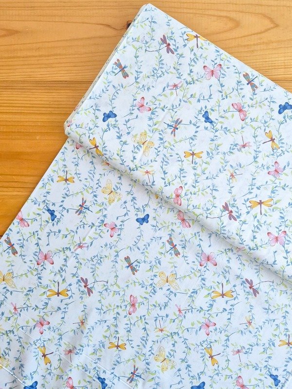 Tela Sarga Libélulas y Mariposas Fondo Blanco