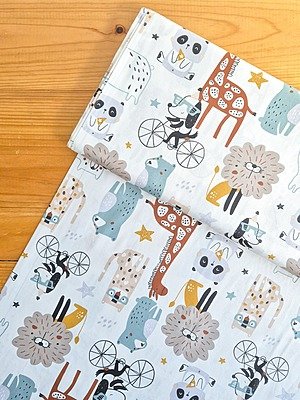 Tela Sarga Animales con Gafas y Sombreros