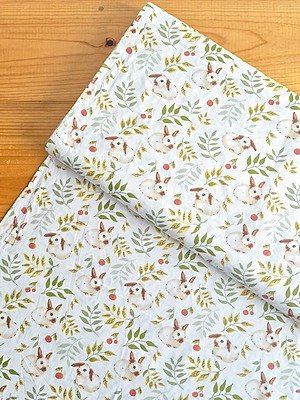 Tela Sarga Conejos y Hojas Fondo Blanco
