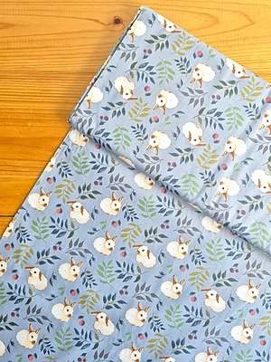 Tela Sarga Conejos y Hojas Fondo Celeste Oscuro