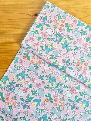 Tela Sarga Conejos y Flores Fondo Rosa