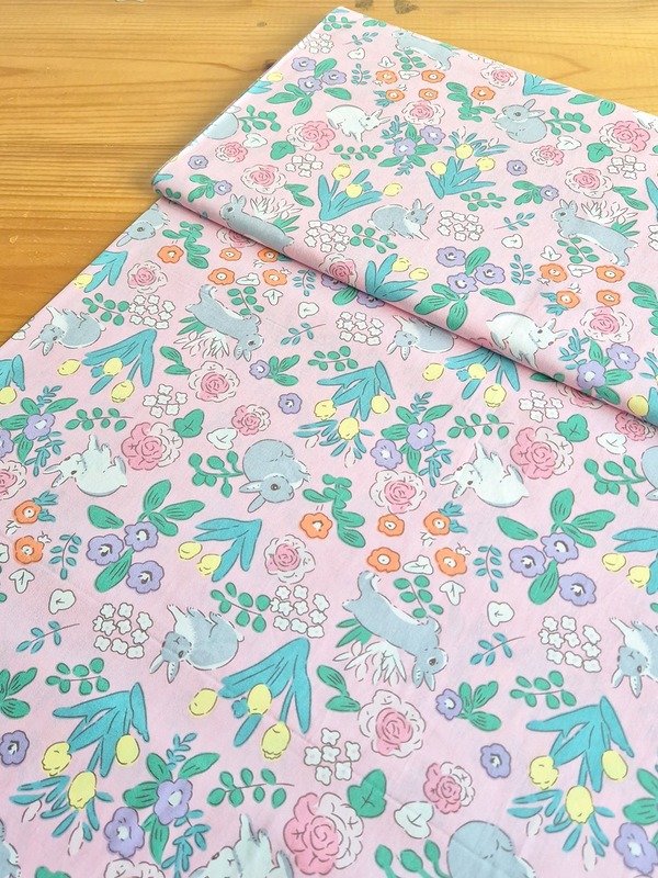 Tela Sarga Conejos y Flores Fondo Rosa