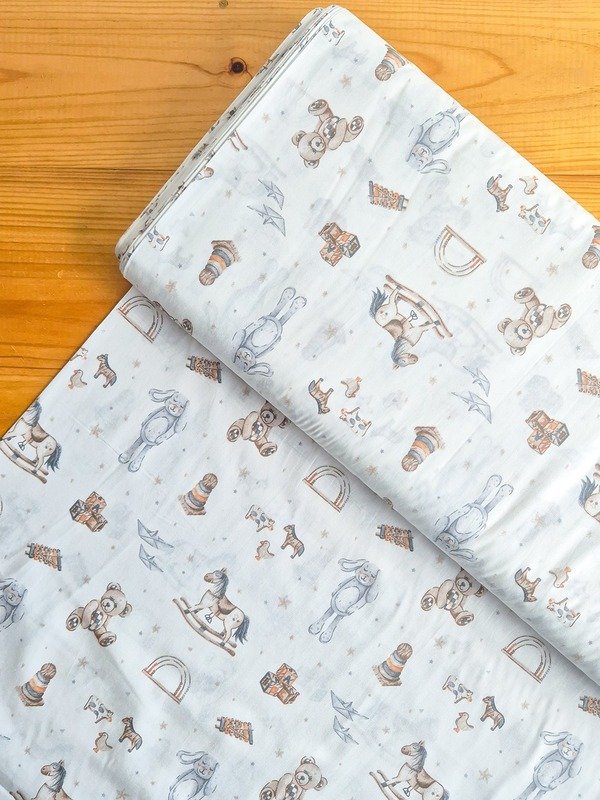 Tela Sarga Osos de Peluche y Caballitos de Juguete