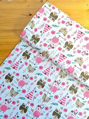 Tela Sarga Búhos, Ciervos y Tipis Rosas