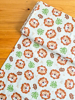 Tela Sarga Caras de Leones y Hojas Verdes