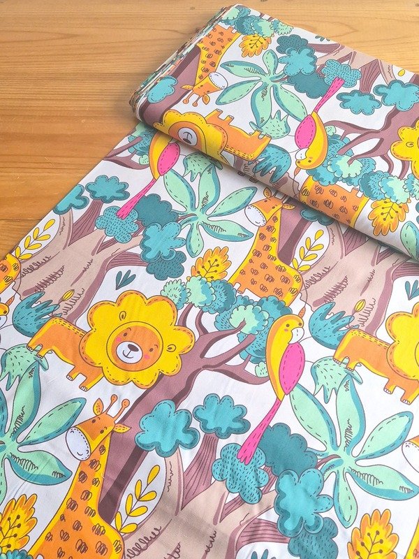 Tela Sarga León y Árboles de la Selva