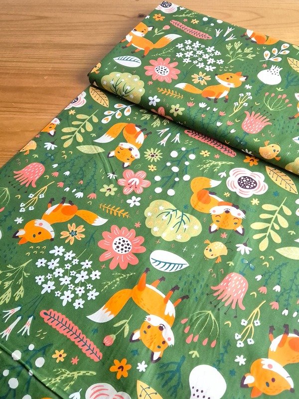 Tela Sarga Zorro y Flores del Bosque Fondo Verde