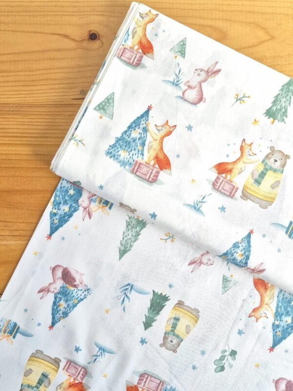 Tela Sarga con diseño de animales en Navidad vista desde arriba