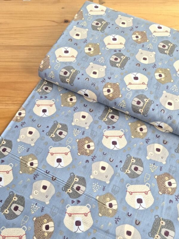 Tela Sarga con diseño de osos con gafas en fondo azul vista a 45 grados