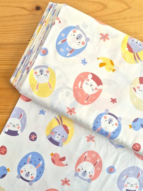 Tela Sarga con conejos dentro de huevos de Pascua vista desde arriba