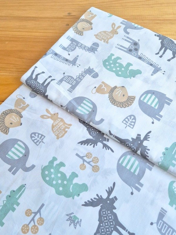 Tela Sarga Animales de la Selva en Tonos Grises