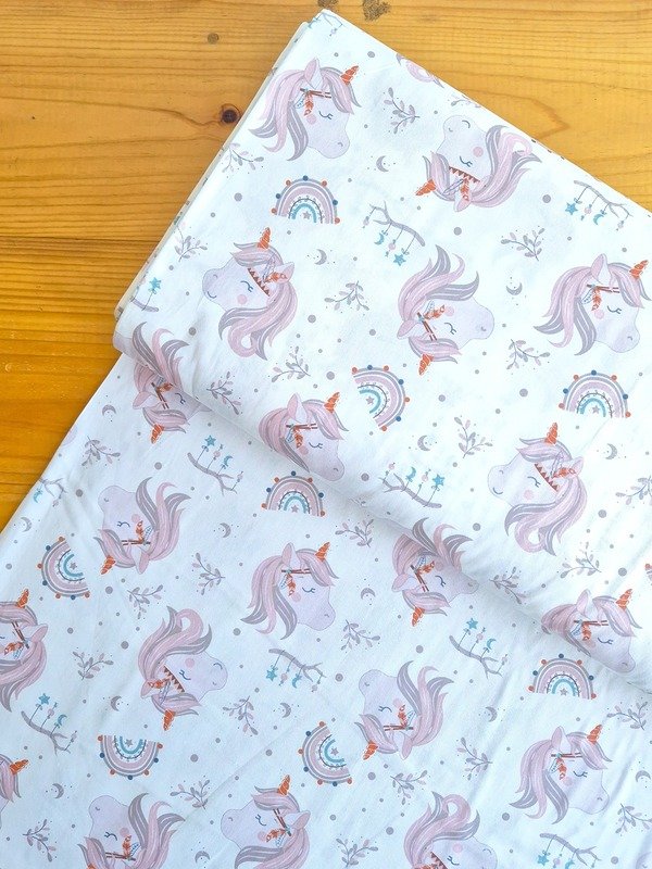Tela sarga (tela crea), tela de algodón con estampado boho de unicornios y arcoíris para confección, ropa infantil y manualidades en Chile