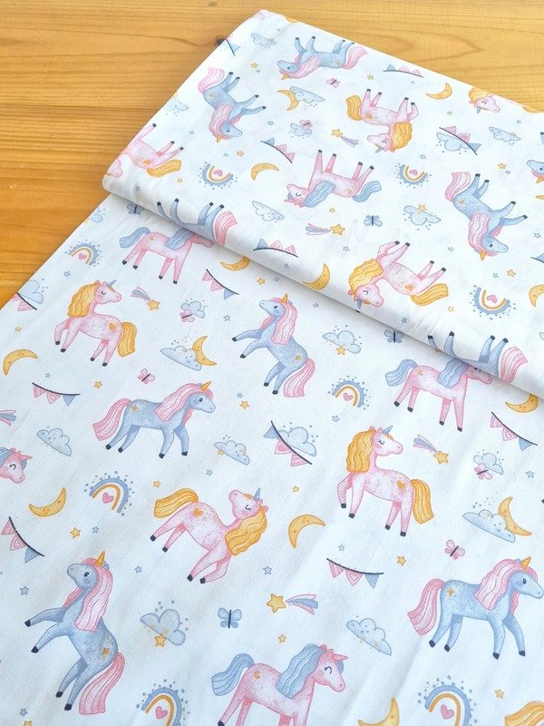 Tela Sarga Unicornios y Arcoíris Rosas