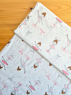 Tela sarga (tela crea), tela de algodón con estampado de bailarinas y lazos rosados para confección, ropa infantil y manualidades en Chile