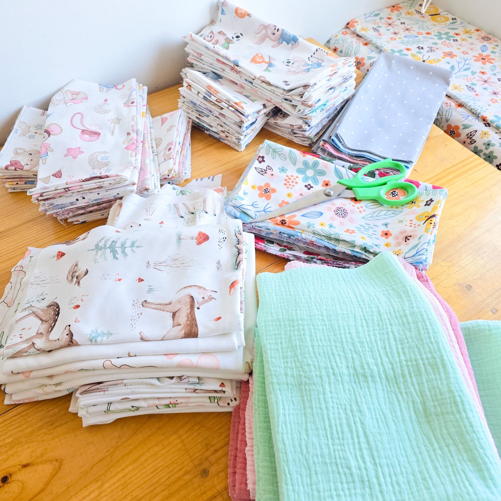 Colección de telas de algodón 100% – muselina, sarga (crea) e interlock por metro en Chile.