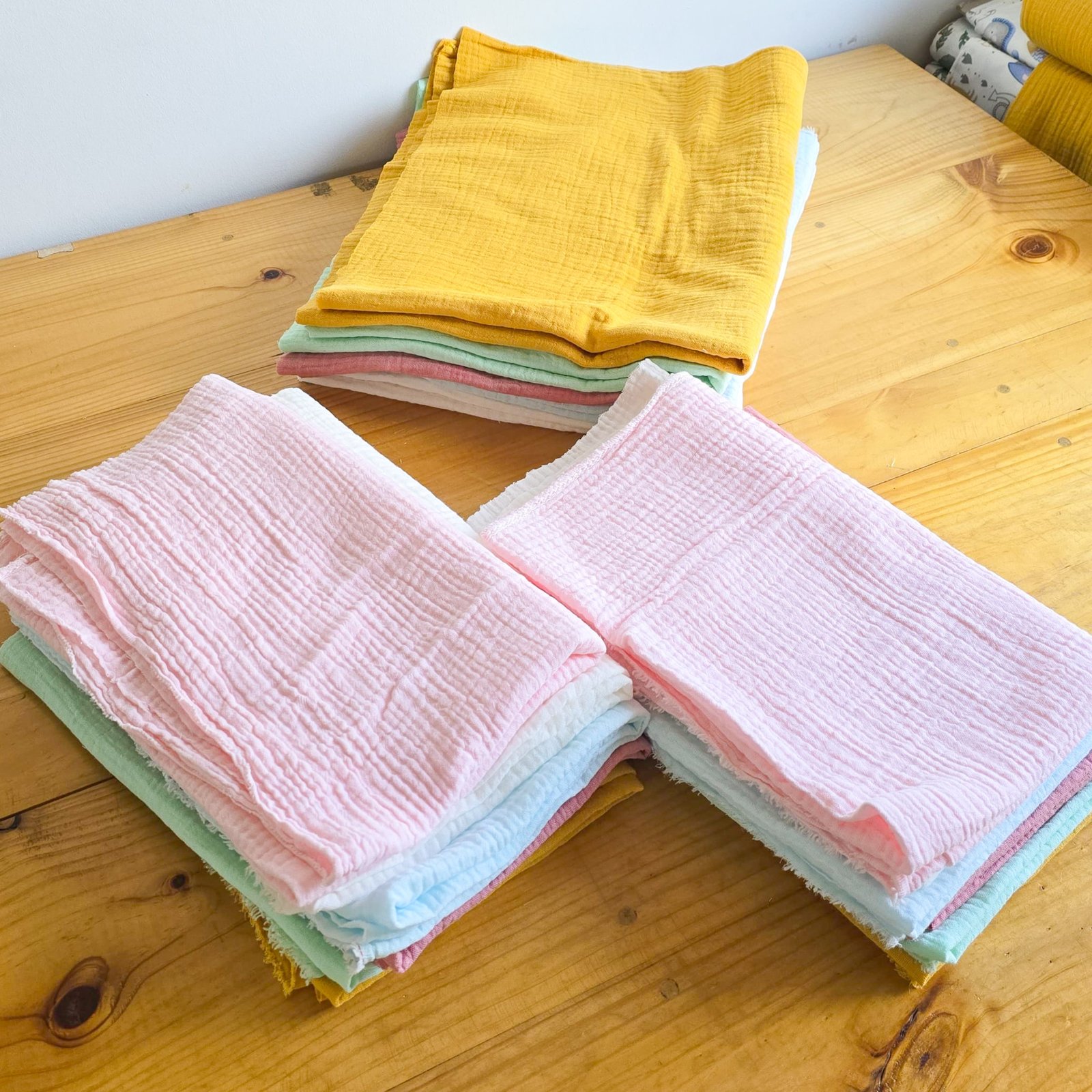 Packs de telas muselina 100% algodón con cortes surtidos ideales para confección y proyectos de costura.