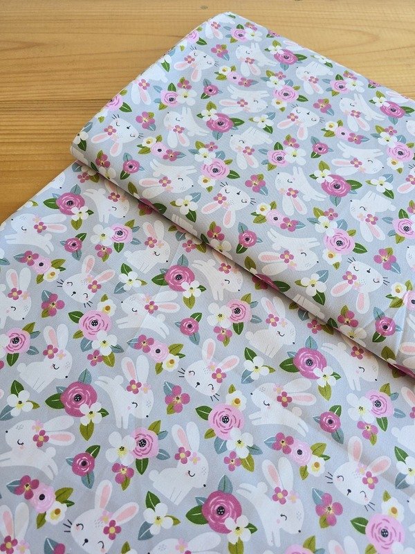 Tela Sarga Conejitos y Flores