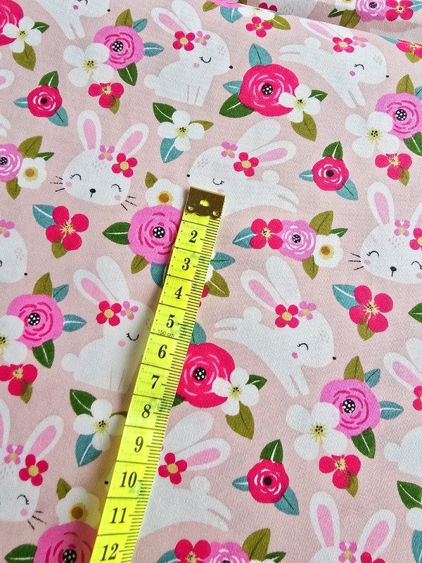 Tela Sarga Conejitos y Flores