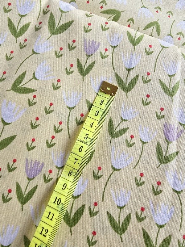 Tela Sarga Tulipanes Fondo Amarillo