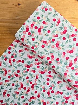 Tela Sarga Cerezas y Flores