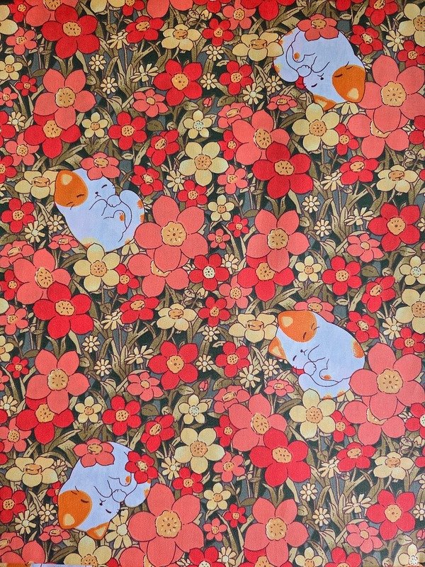 Tela Sarga Gatitos y Flores